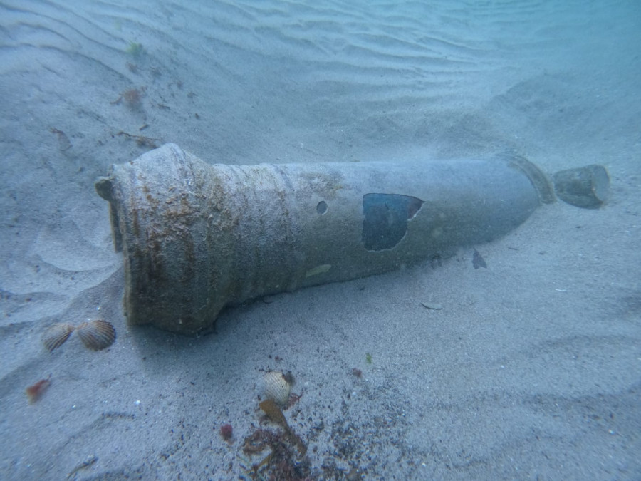 La unidad de buceo de Ferrol recupera piezas arqueológicas en la zona de Fisterra