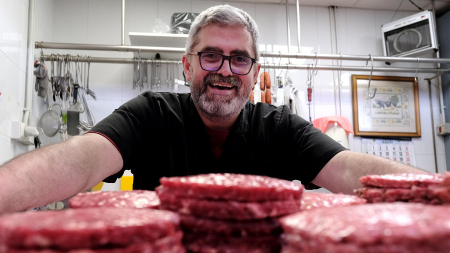 La “hamburguesa kebab” que triunfa en el mercado de A Magdalena de Ferrol
