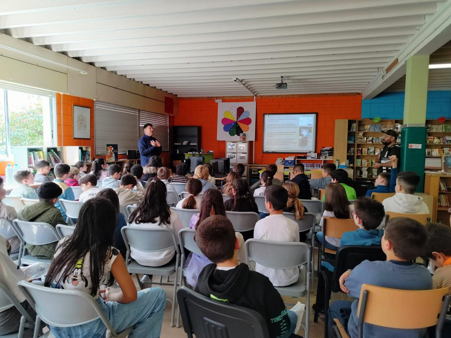 Talleres para aprender a elaborar trampas contra la velutina en los centros escolares de Narón