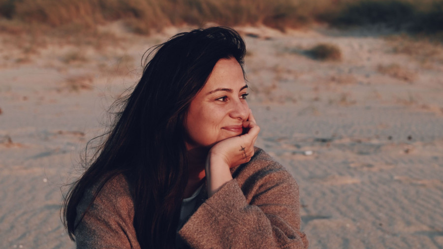 Maryi Malca, escritora novel ferrolana: “Siempre nos han dicho que expresar emociones era un síntoma de debilidad cuando es todo lo contrario”