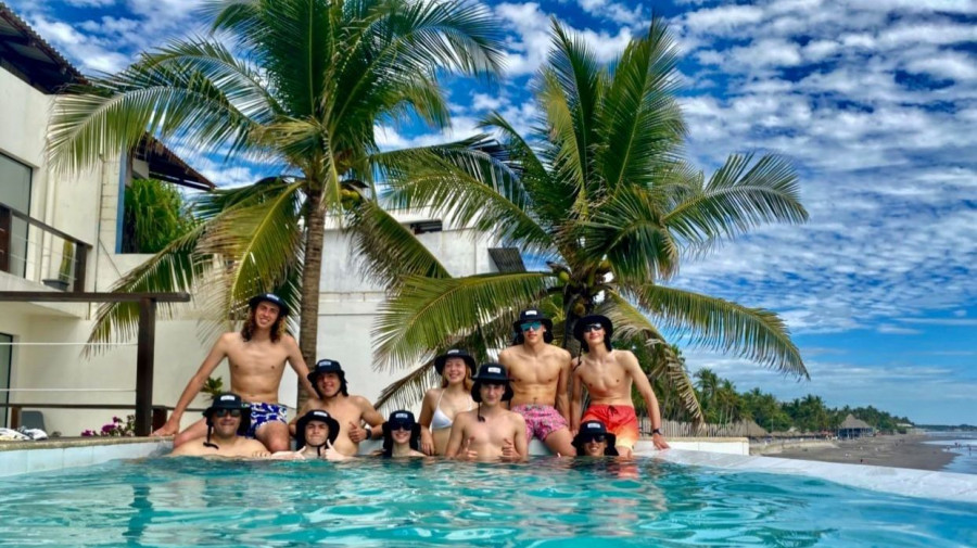 Valdo Surf School: pelícanos, tortugas y muchas olas en El Salvador