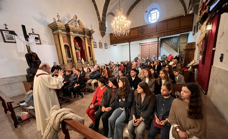 Bienvenida a los nuevos cofrades de la Soledad