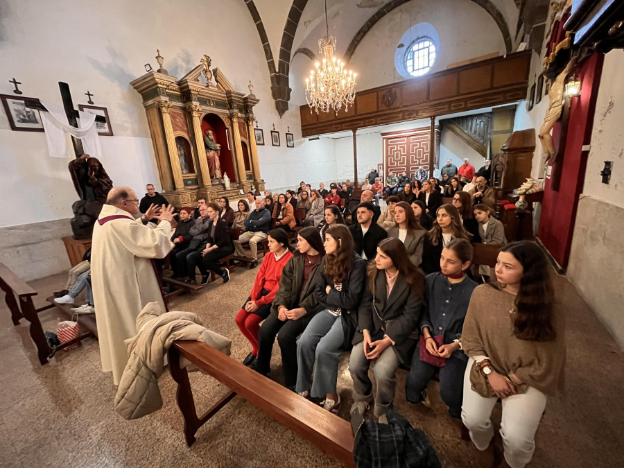 Bienvenida a los nuevos cofrades de la Soledad