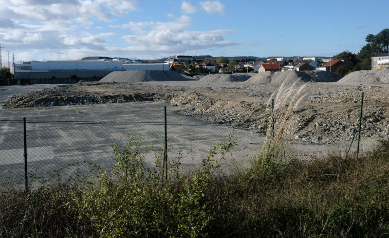 Comienzan las obras de la nueva área comercial Parque Gándara en la antigua parcela de Poligal