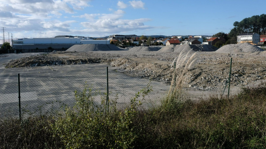Comienzan las obras de la nueva área comercial Parque Gándara en la antigua parcela de Poligal