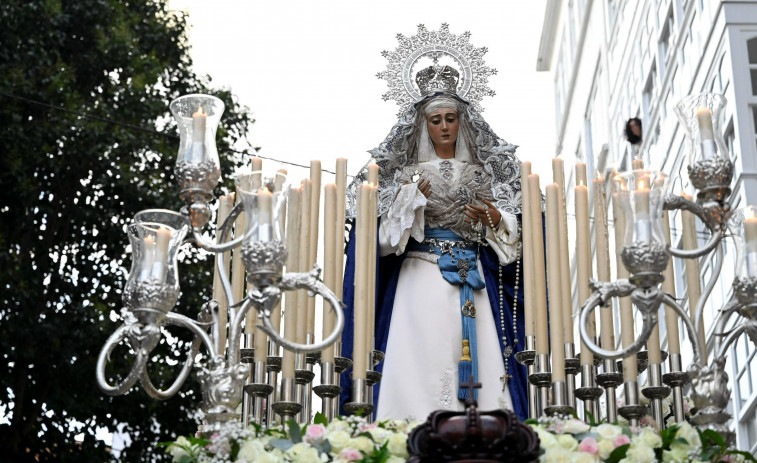 Bendición del nuevo manto de María Santísima de la Piedad en la iglesia del Socorro