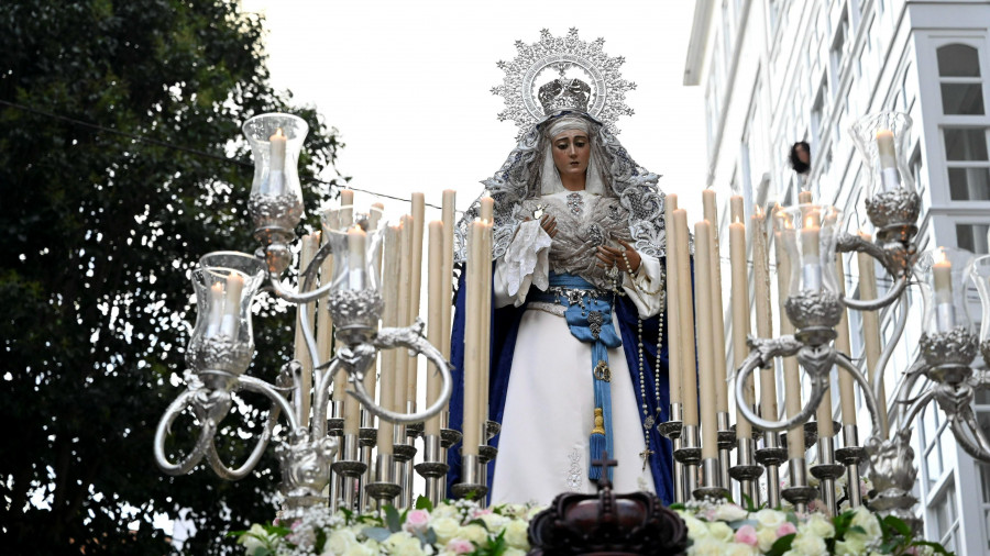 Bendición del nuevo manto de María Santísima de la Piedad en la iglesia del Socorro