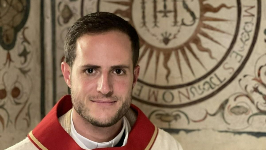 Daniel Cuesta, pregonero de la Semana Santa de Ferrol: “El objetivo principal de un pregón es emocionar con la Pasión”