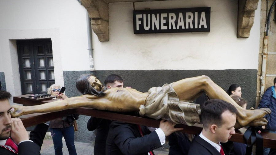 Cristo Rey bajará el martes desde su capilla al corralón de Dolores para esperar al Lunes Santo de Ferrol