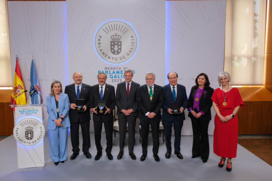 Rueda aboga en las Medallas del Parlamento por "dejar de lado la polarización extrema"