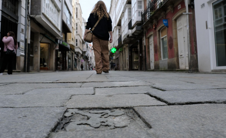 Desaparece la concha de bronce del Camino Inglés situada en la calle Real de Ferrol