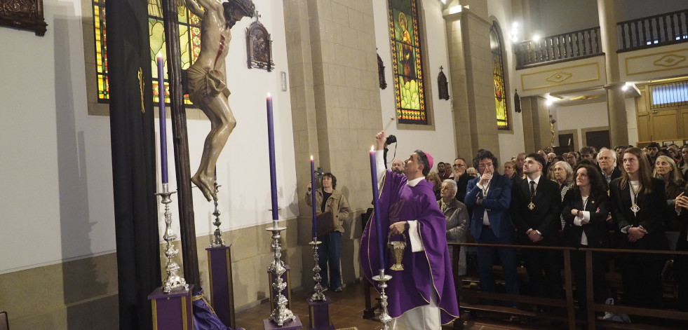 Un domingo de estrenos para la Semana Santa de Ferrol: así fueron las bendiciones del manto de la Piedad y el Cristo de la Buena Muerte