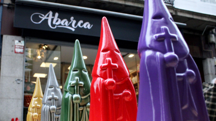 El furor por la Semana Santa de Ferrol se siente también en los comercios locales