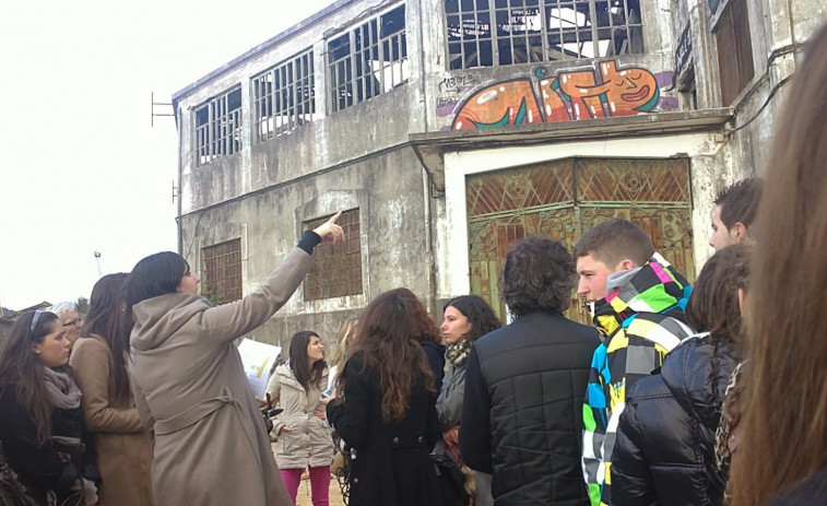 Visita por las antiguas fábricas de Ferrol Vello coincidiendo con la Festa do Marisco