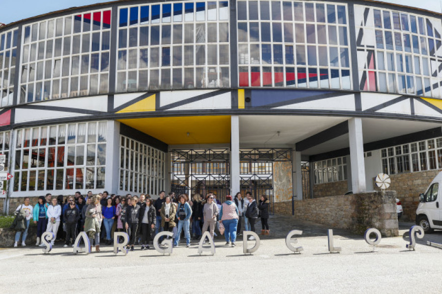 Todos los trabajadores de Sargadelos se incorporan a sus puestos en la fábrica de Cervo