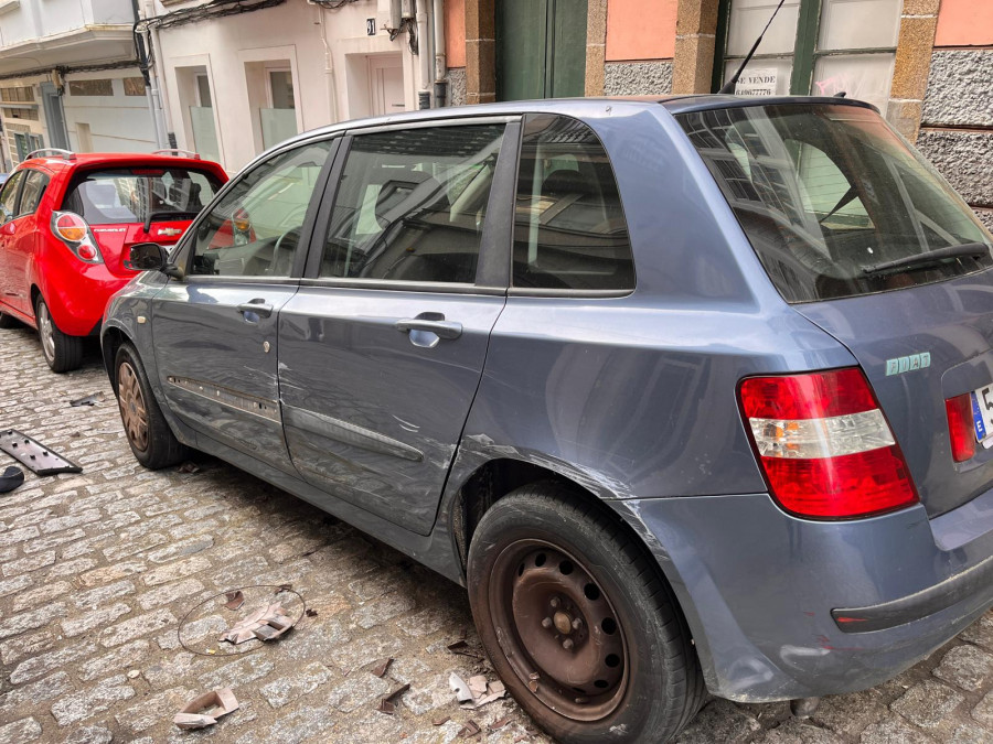 Una furgoneta sin frenos provoca un aparatoso accidente en la calle Terra