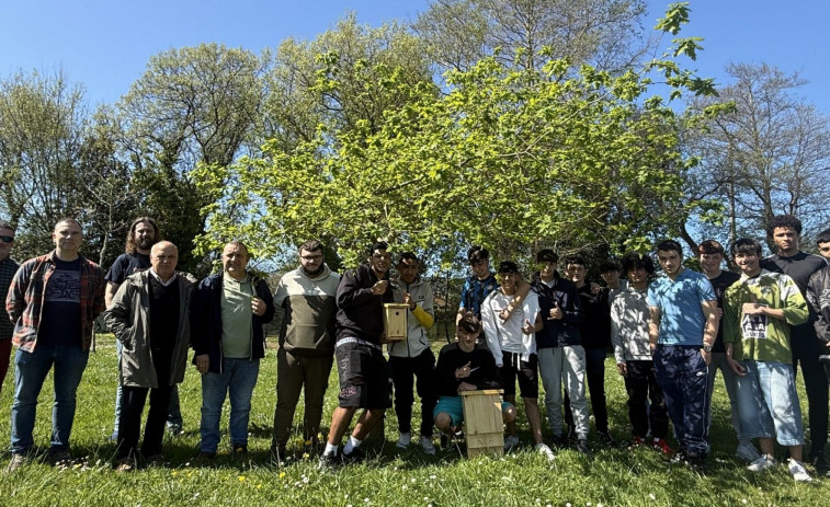 Narón entrega 350 cajas nido a los vecinos de la zona rural