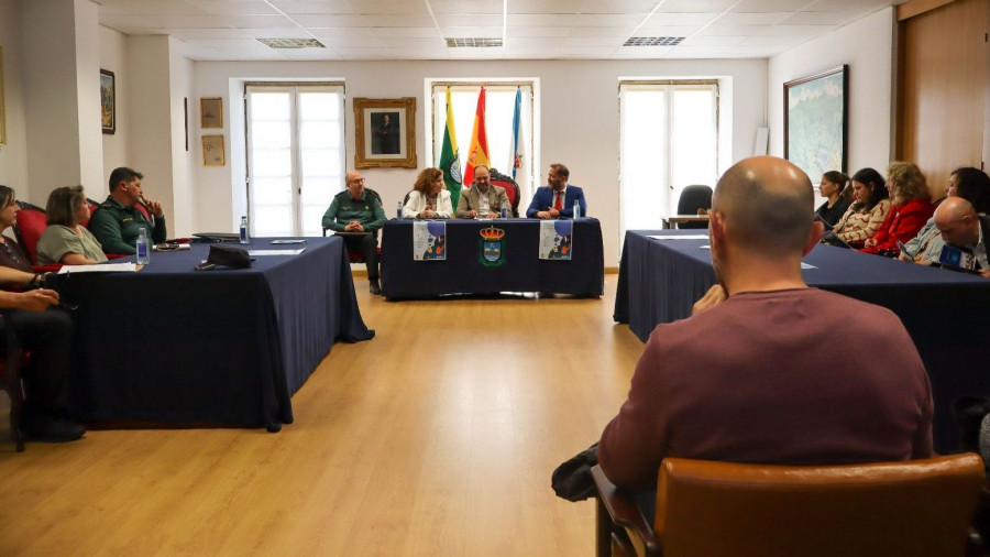 Pontedeume presenta un Plan Director para mejorar la convivencia y la seguridad en los centros educativos