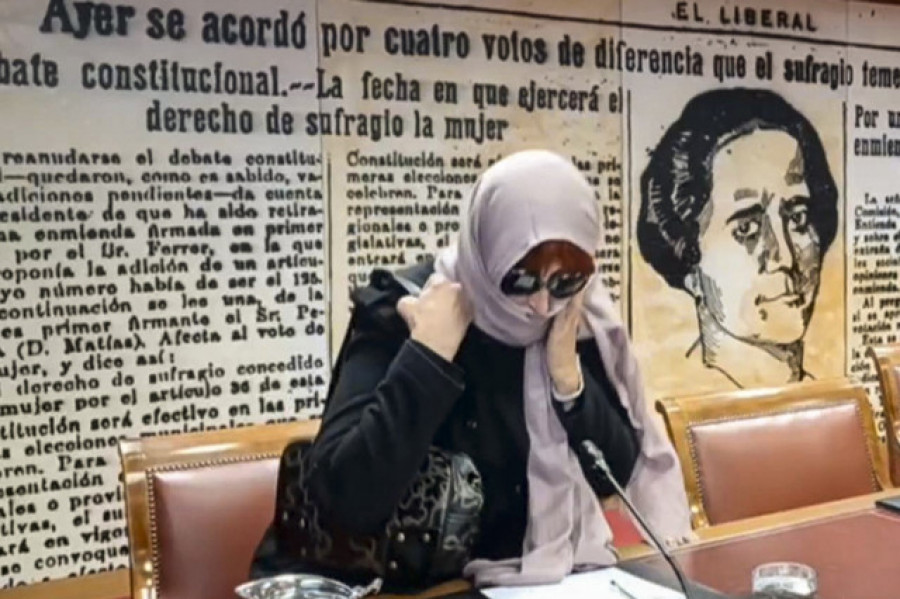 La expareja de Koldo rehúsa declarar en el Senado y le permiten un velo sobre el rostro