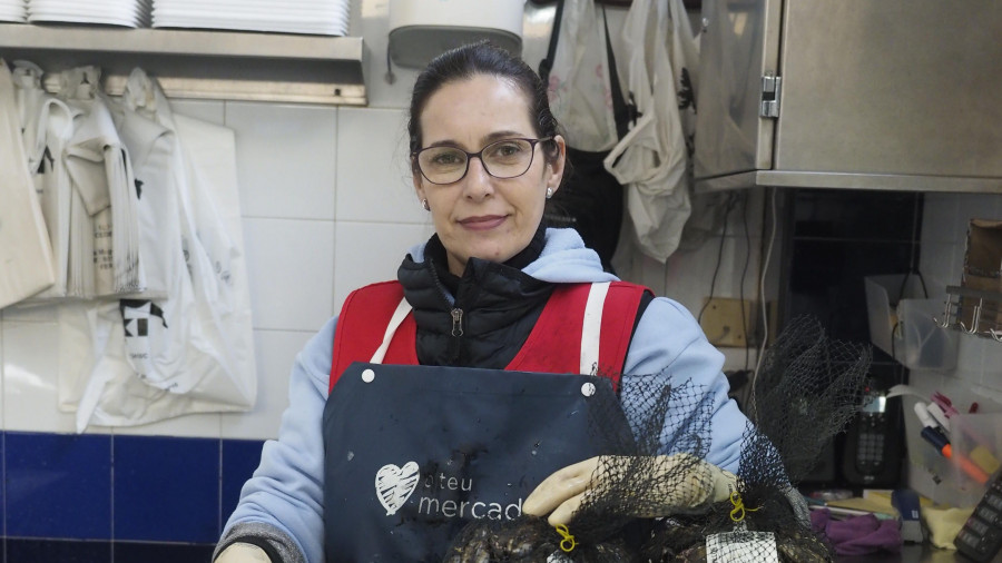 La caballa más jugosa del año y el bacalao reinan en la pescadería de Ferrol en víspera de los festivos