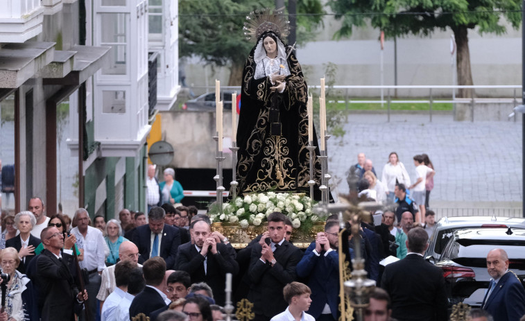 Ofrendas en el Carmen y la Merced y música de piano para entrar 