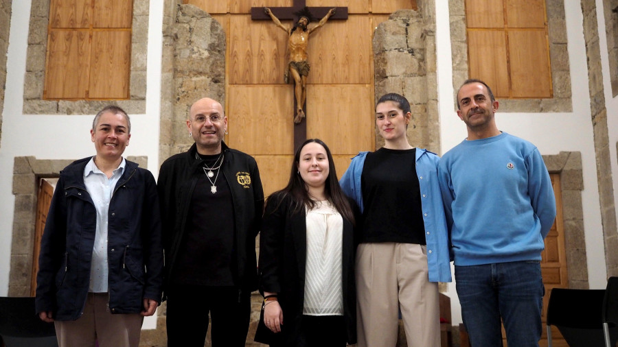 Cofradía de Dolores (Ferrol): “Queremos abrir la iglesia a todos, especialmente a la gente más joven porque, si no, esto se acaba”