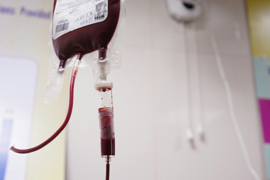 El peligro de las clínicas que prometen 'limpiar' tu sangre (y solo vacían tu bolsillo)