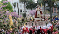 Miles de personas abarrotan Ferrol en el arranque de la Semana Santa