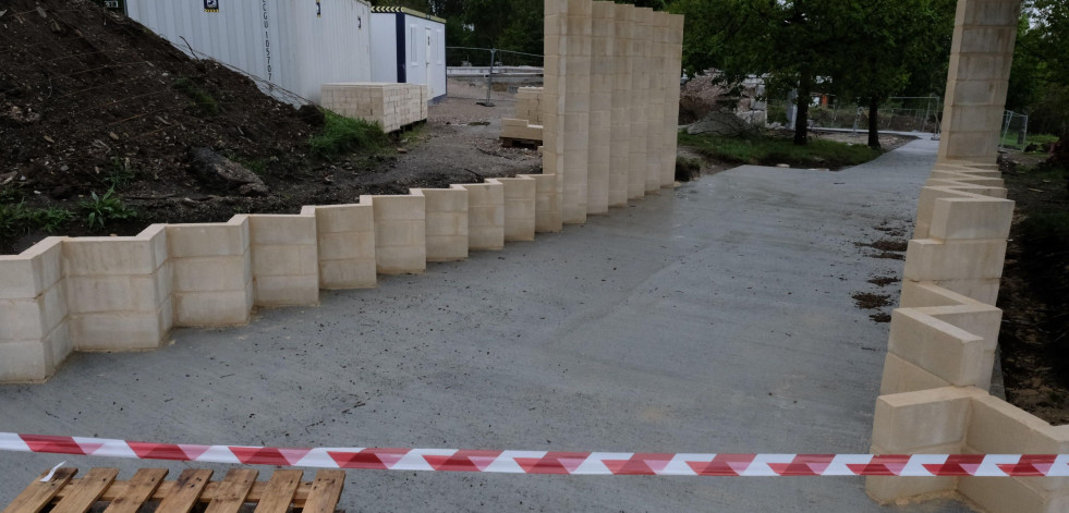¿A la quinta irá la vencida? Continúan las obras de la piscina de O Couto
