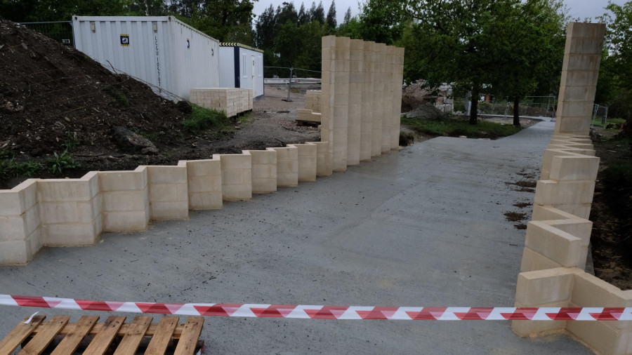 ¿A la quinta irá la vencida? Continúan las obras de la piscina de O Couto