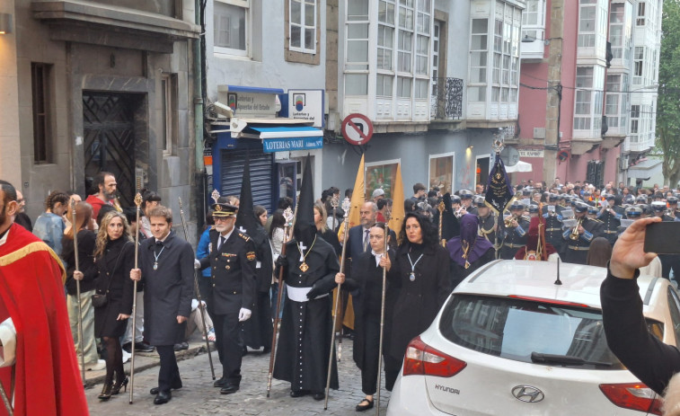 El PSOE critica al gobierno por no organizar la retirada de vehículos el primer día de procesiones