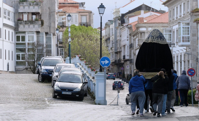 Dos procesiones desafiando la lluvia y el acto de subida de la Cautiva a su paso en la agenda cofrade de Ferrol