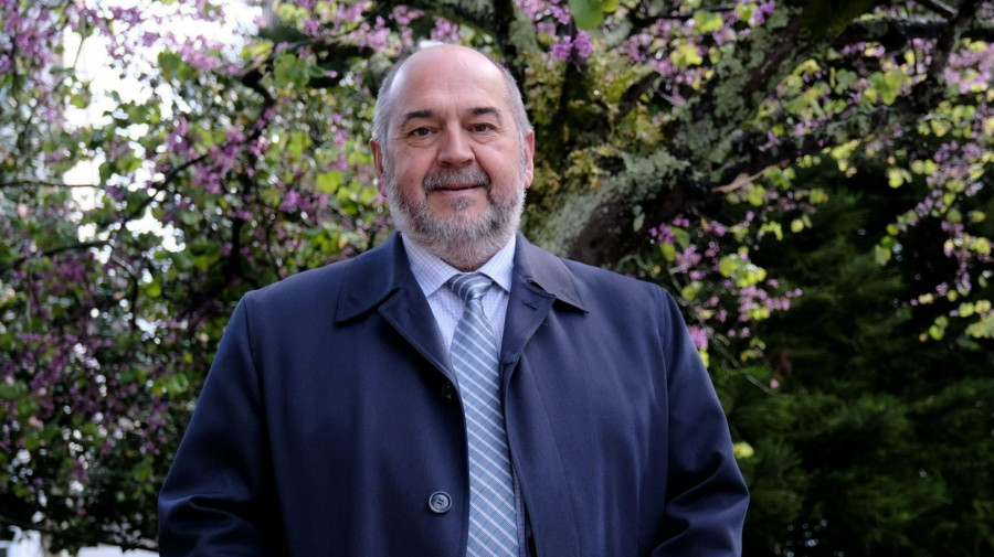Fernando Iguacel, medio siglo siendo cofrade en Ferrol: “Los que nos criamos en el corralón estamos hechos de otra pasta”