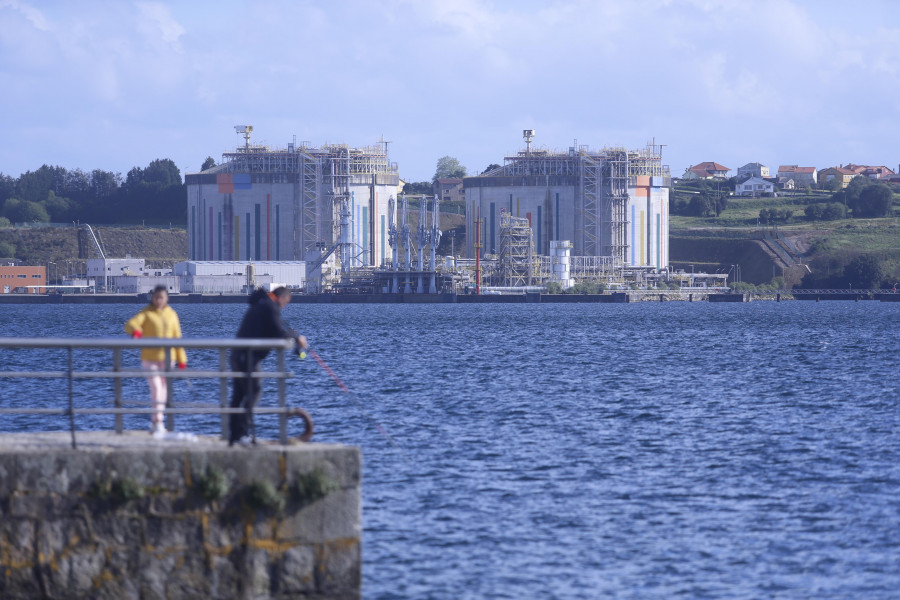 El tráfico de graneles líquidos y contenedores repunta en el Puerto de Ferrol