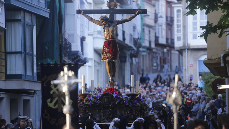Las cuatro procesiones del Miércoles Santo salen a la calle en un Ferrol repleto ya de gente