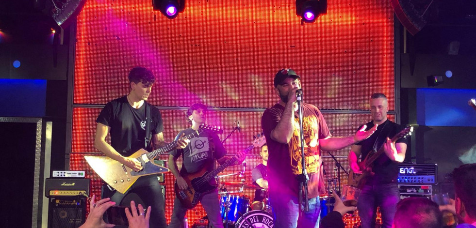 Los temas de Marea y Platero y Tú suenan en O Bar Queiro