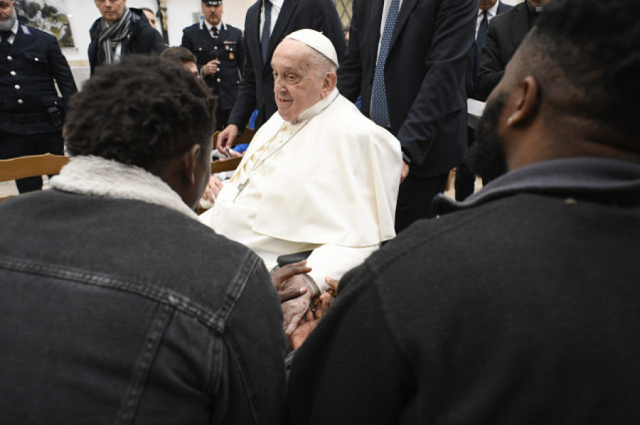 El papa sobre su Semana Santa convaleciente: "Lo vivo como puedo"