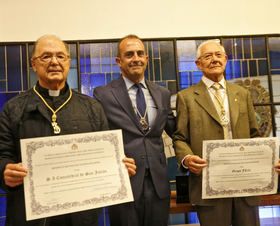 Entrega de  medallas  de la Cofradía de Dolores (Jorge Meis) (21)