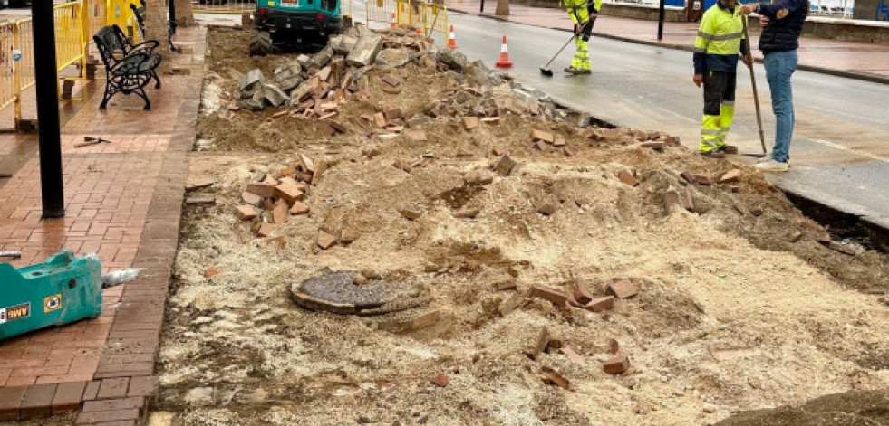 Dos muertos y cinco heridos, tres graves, al arrollar un coche una terraza en el Paseo Marítimo de Fuengirola