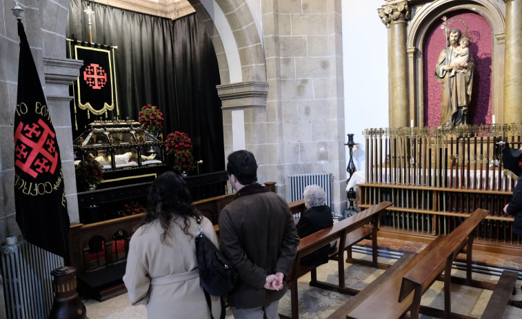 El Santo Entierro anticipa la cancelación del Desenclavo y la procesión en Ferrol preparando un cortejo interior por San Julián