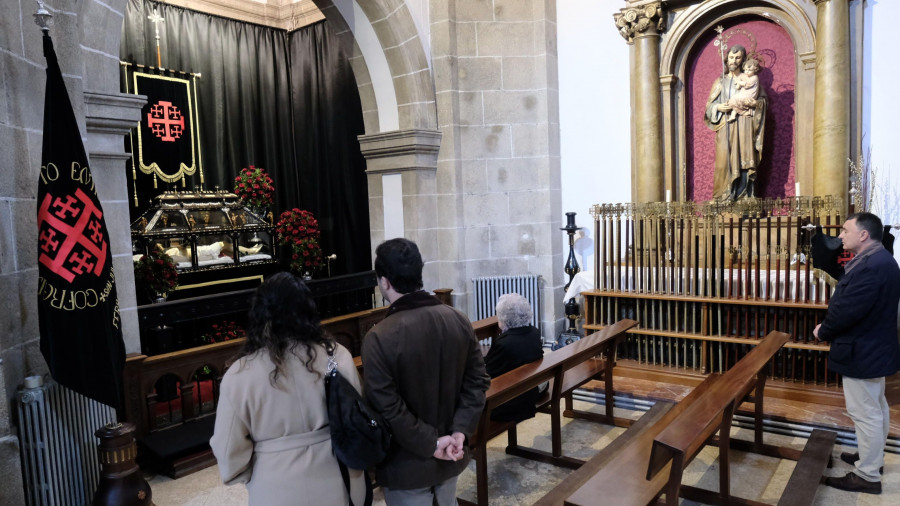 El Santo Entierro anticipa la cancelación del Desenclavo y la procesión en Ferrol preparando un cortejo interior por San Julián