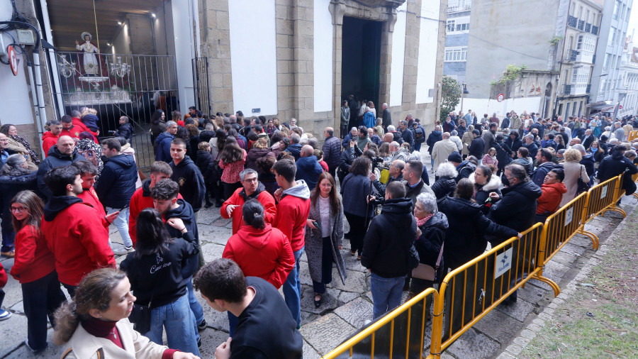 San Juan y la Dolorosa se quedan en casa: la lluvia en Ferrol impide también que Dolores salga en Os Caladiños