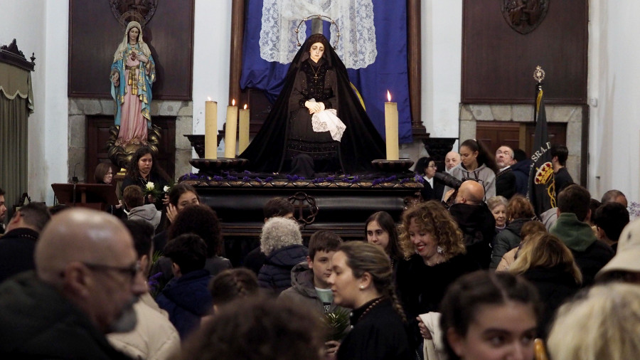 Las flores de la Pasión se convierten en sostén para los vulnerables en un Sábado Santo sin procesión en Ferrol