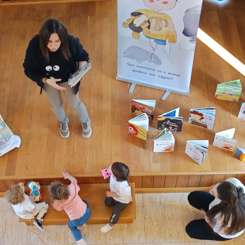 Rosas de gominola y un taller infantil para celebrar el Día del Libro en la biblioteca de Ares