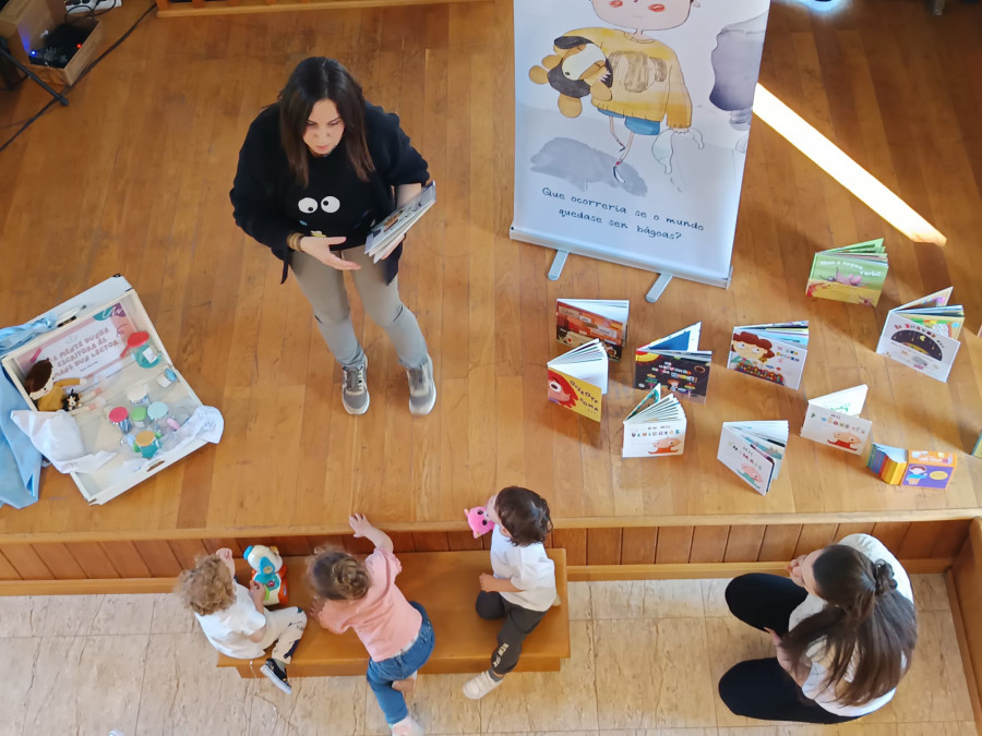 Rosas de gominola y un taller infantil para celebrar el Día del Libro en la biblioteca de Ares