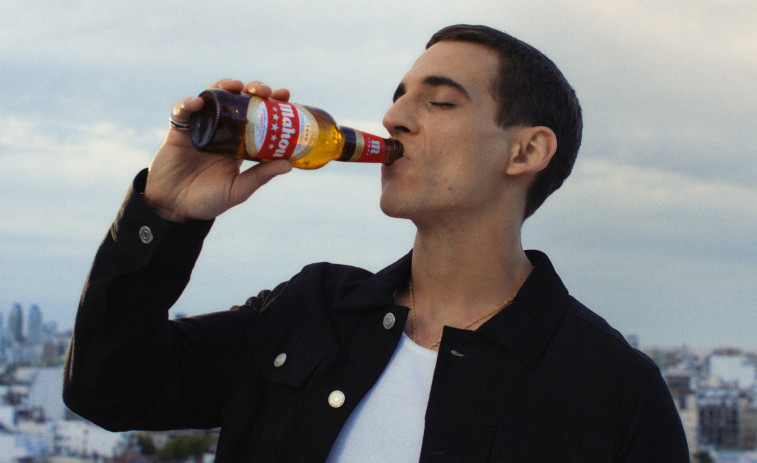 Mahou Cinco Estrellas lanza una nueva campaña que celebra la grandeza que llevamos dentro de la mano del actor Miguel Herrán