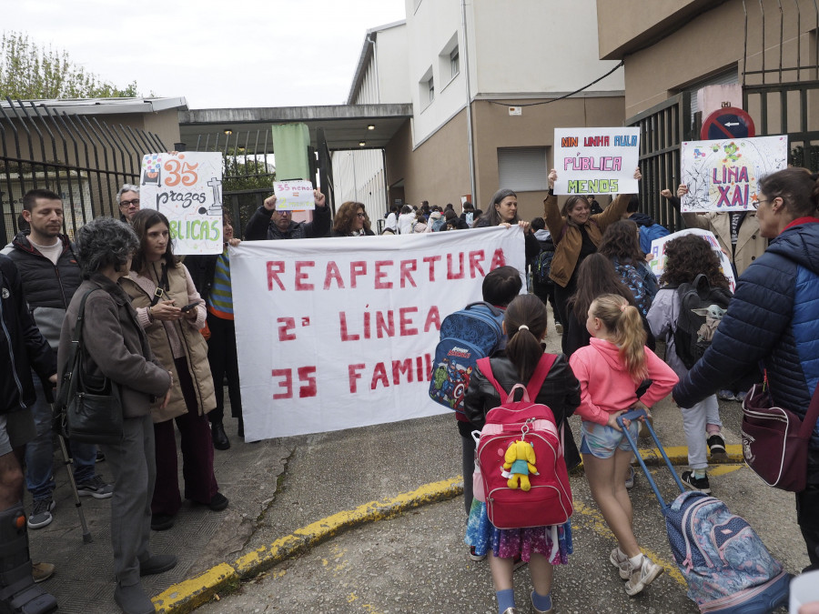 Las familias del CEIP Cruceiro de Canido protestan por el alumnado en riesgo de quedar sin plaza
