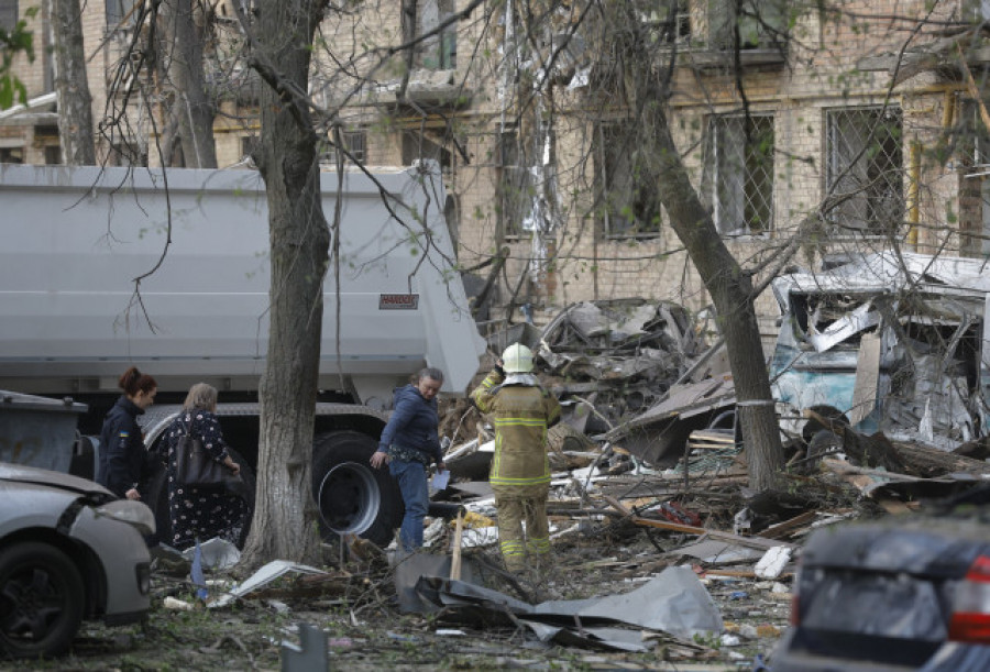 Ucrania eleva a 12 el número de muertos en el ataque ruso contra Kiev