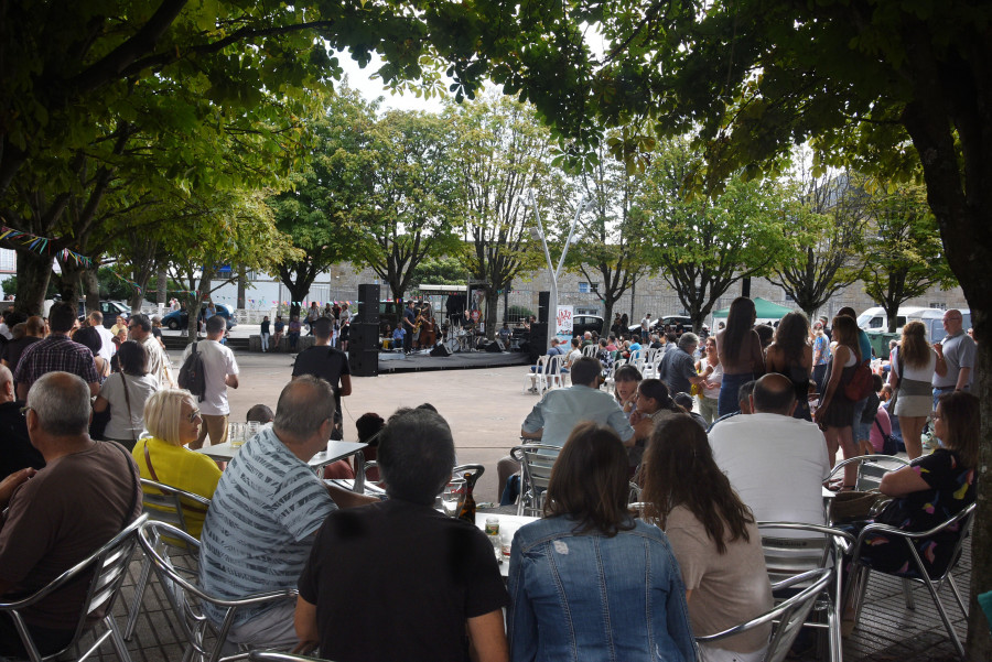 La Praza Vella acoge este sábado 26 de abril un mercadillo de segunda mano para revitalizar la zona