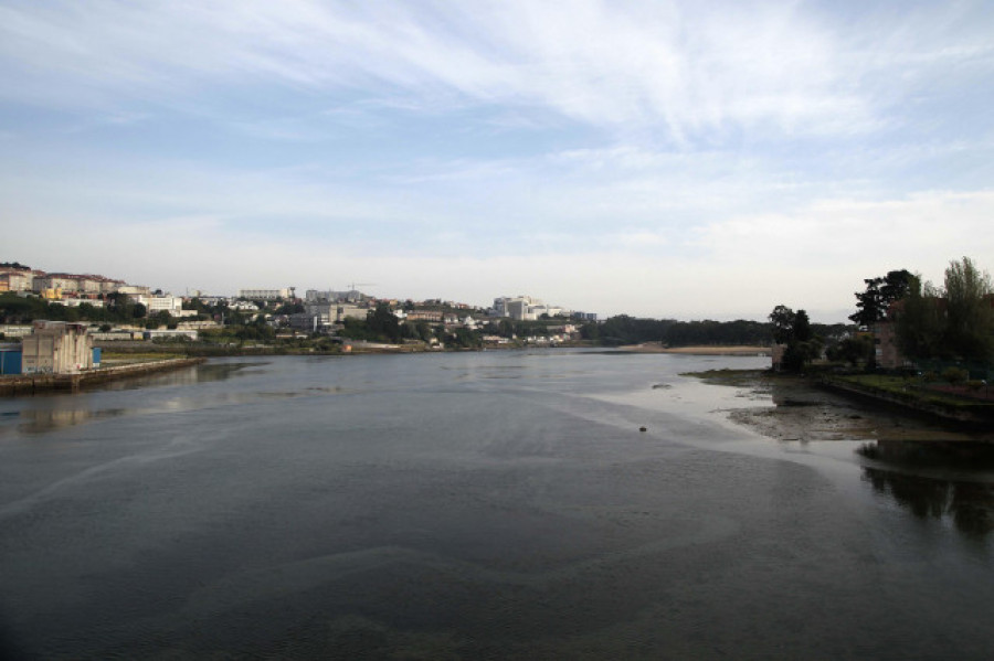 Lo que separa a Oleiros y  A Coruña